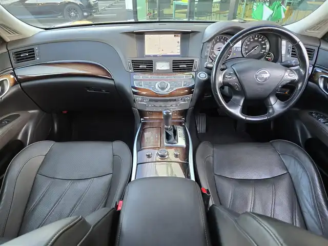 日産 シーマ ハイブリッド VIP G 東京都 2015(平27)年 5.1万km ガーネットブラック BOSE 5.1chサラウンド/後席プライベートシアター/サンルーフ/純正ナビ/バックカメラ/ビルトインETC/ドライブレコーダー/パワーシート/シートヒーター/ベンチレーションシート/レザーシート/レーダークルーズコントロール/純正18インチAW