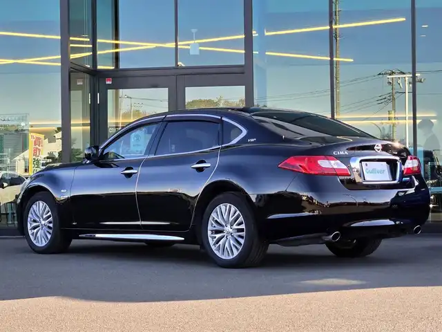 日産 シーマ ハイブリッド VIP G 東京都 2015(平27)年 5.1万km ガーネットブラック BOSE 5.1chサラウンド/後席プライベートシアター/サンルーフ/純正ナビ/バックカメラ/ビルトインETC/ドライブレコーダー/パワーシート/シートヒーター/ベンチレーションシート/レザーシート/レーダークルーズコントロール/純正18インチAW