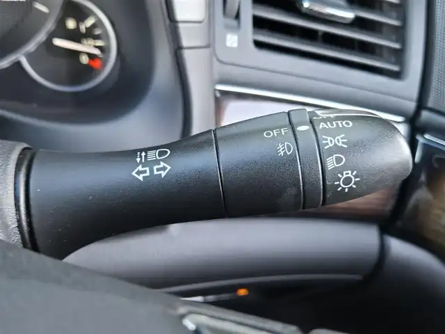 日産 シーマ ハイブリッド VIP G 東京都 2015(平27)年 5.1万km ガーネットブラック BOSE 5.1chサラウンド/後席プライベートシアター/サンルーフ/純正ナビ/バックカメラ/ビルトインETC/ドライブレコーダー/パワーシート/シートヒーター/ベンチレーションシート/レザーシート/レーダークルーズコントロール/純正18インチAW