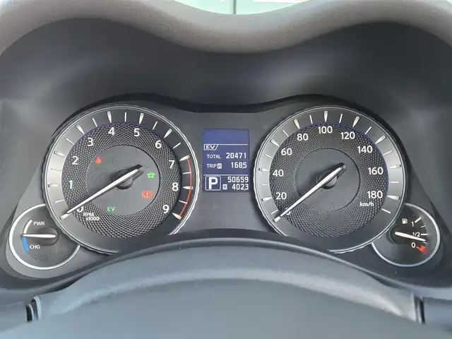 日産 シーマ ハイブリッド VIP G 東京都 2015(平27)年 5.1万km ガーネットブラック BOSE 5.1chサラウンド/後席プライベートシアター/サンルーフ/純正ナビ/バックカメラ/ビルトインETC/ドライブレコーダー/パワーシート/シートヒーター/ベンチレーションシート/レザーシート/レーダークルーズコントロール/純正18インチAW