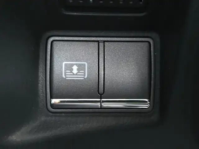 日産 シーマ ハイブリッド VIP G 東京都 2015(平27)年 5.1万km ガーネットブラック BOSE 5.1chサラウンド/後席プライベートシアター/サンルーフ/純正ナビ/バックカメラ/ビルトインETC/ドライブレコーダー/パワーシート/シートヒーター/ベンチレーションシート/レザーシート/レーダークルーズコントロール/純正18インチAW