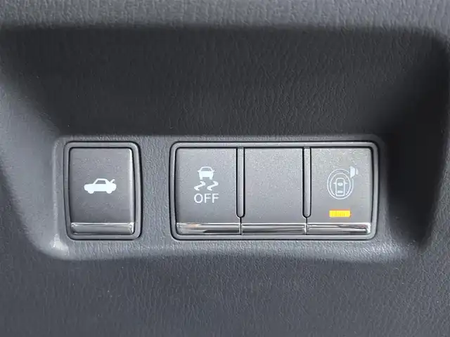 日産 シーマ ハイブリッド VIP G 東京都 2015(平27)年 5.1万km ガーネットブラック BOSE 5.1chサラウンド/後席プライベートシアター/サンルーフ/純正ナビ/バックカメラ/ビルトインETC/ドライブレコーダー/パワーシート/シートヒーター/ベンチレーションシート/レザーシート/レーダークルーズコントロール/純正18インチAW