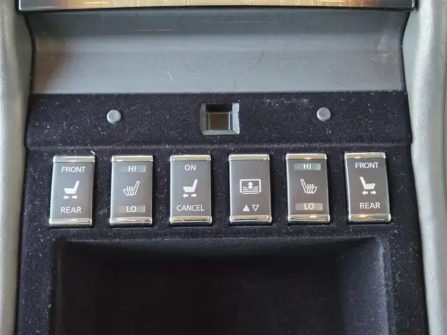 日産 シーマ ハイブリッド VIP G 東京都 2015(平27)年 5.1万km ガーネットブラック BOSE 5.1chサラウンド/後席プライベートシアター/サンルーフ/純正ナビ/バックカメラ/ビルトインETC/ドライブレコーダー/パワーシート/シートヒーター/ベンチレーションシート/レザーシート/レーダークルーズコントロール/純正18インチAW