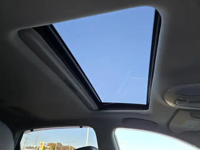 日産 シーマ ハイブリッド VIP G 東京都 2015(平27)年 5.1万km ガーネットブラック BOSE 5.1chサラウンド/後席プライベートシアター/サンルーフ/純正ナビ/バックカメラ/ビルトインETC/ドライブレコーダー/パワーシート/シートヒーター/ベンチレーションシート/レザーシート/レーダークルーズコントロール/純正18インチAW