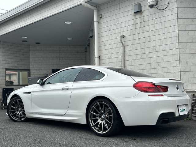 ＢＭＷ ６５０ｉ クーペ Mスポーツ 神奈川県 2011(平23)年 9.9万km アルピンホワイトⅢ サンルーフ/純正ナビ/（CD/DVD/AM/FM/USB/AUX/BT/フルセグTV)/バック・サイドカメラ/前ドライブレコーダー/ETC/パドルシフト/レーダークルーズコントロール/ブラインドスポットモニター/ヘッドアップディスプレイ/前後コーナーセンサー/電動パーキングスイッチ/革シート/D/N席メモリパワーシート/D/N席シートヒーター/ISOFIX/純正マット/純正２０インチアルミホイール/電動チルト/スペアキー×１/保証書/取扱説明書