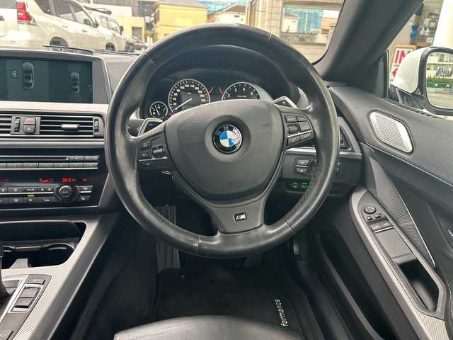 ＢＭＷ ６５０ｉ クーペ Mスポーツ 神奈川県 2011(平23)年 9.9万km アルピンホワイトⅢ サンルーフ/純正ナビ/（CD/DVD/AM/FM/USB/AUX/BT/フルセグTV)/バック・サイドカメラ/前ドライブレコーダー/ETC/パドルシフト/レーダークルーズコントロール/ブラインドスポットモニター/ヘッドアップディスプレイ/前後コーナーセンサー/電動パーキングスイッチ/革シート/D/N席メモリパワーシート/D/N席シートヒーター/ISOFIX/純正マット/純正２０インチアルミホイール/電動チルト/スペアキー×１/保証書/取扱説明書