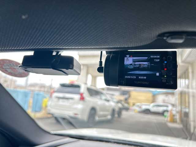 ＢＭＷ ６５０ｉ クーペ Mスポーツ 神奈川県 2011(平23)年 9.9万km アルピンホワイトⅢ サンルーフ/純正ナビ/（CD/DVD/AM/FM/USB/AUX/BT/フルセグTV)/バック・サイドカメラ/前ドライブレコーダー/ETC/パドルシフト/レーダークルーズコントロール/ブラインドスポットモニター/ヘッドアップディスプレイ/前後コーナーセンサー/電動パーキングスイッチ/革シート/D/N席メモリパワーシート/D/N席シートヒーター/ISOFIX/純正マット/純正２０インチアルミホイール/電動チルト/スペアキー×１/保証書/取扱説明書