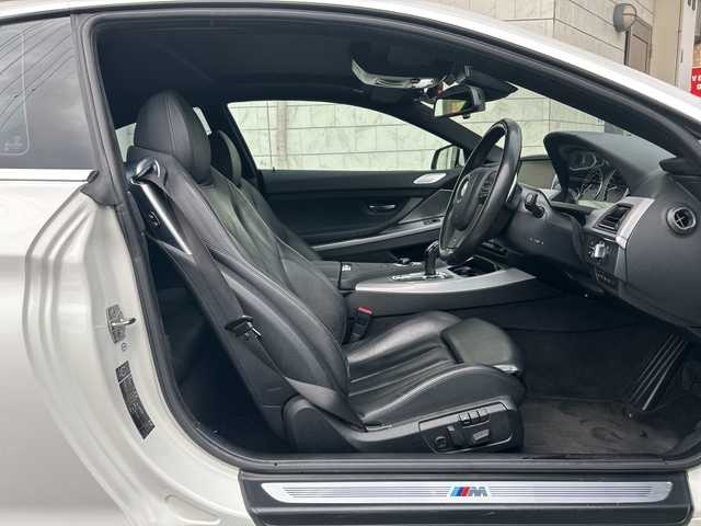 ＢＭＷ ６５０ｉ クーペ Mスポーツ 神奈川県 2011(平23)年 9.9万km アルピンホワイトⅢ サンルーフ/純正ナビ/（CD/DVD/AM/FM/USB/AUX/BT/フルセグTV)/バック・サイドカメラ/前ドライブレコーダー/ETC/パドルシフト/レーダークルーズコントロール/ブラインドスポットモニター/ヘッドアップディスプレイ/前後コーナーセンサー/電動パーキングスイッチ/革シート/D/N席メモリパワーシート/D/N席シートヒーター/ISOFIX/純正マット/純正２０インチアルミホイール/電動チルト/スペアキー×１/保証書/取扱説明書