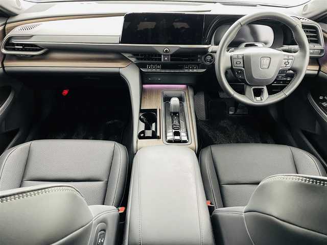 トヨタ クラウン Z 福島県 2024(令6)年 0.5万km プレシャスホワイトパール トヨタセーフティセンス/・プリクラッシュセーフティ/・発進遅れ告知機能/・ロードサインアシスト/・トヨタ チームメイト［アドバンスト パーク］/・レーンチェンジアシスト/・ドライバー異常時対応システム/・アダプティブハイビームシステム/・パーキングサポートブレーキ/・コーナーセンサー/純正ナビ/・フルセグ/TV/BT/USB/FM/AM/アラウンドビューモニター/レーダークルーズコントロール/LEDオートライト/シートヒーター/・エアーシート/・パワーシート/純正アルミホイール付きサマータイヤ/前後ドラレコ/ETC2.0/・ビルドインETC/パドルシフト/置くだけ充電/デジタルインナーミラー/プッシュスタート/・スマートキー/・スペアキー×1/新車保証書/取扱説明書