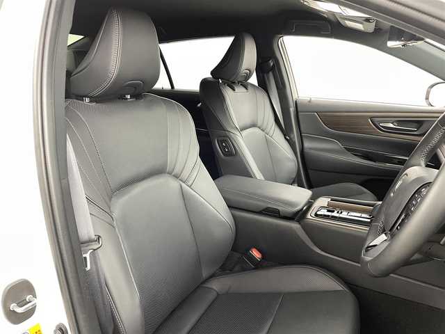 トヨタ クラウン Z 福島県 2024(令6)年 0.5万km プレシャスホワイトパール トヨタセーフティセンス/・プリクラッシュセーフティ/・発進遅れ告知機能/・ロードサインアシスト/・トヨタ チームメイト［アドバンスト パーク］/・レーンチェンジアシスト/・ドライバー異常時対応システム/・アダプティブハイビームシステム/・パーキングサポートブレーキ/・コーナーセンサー/純正ナビ/・フルセグ/TV/BT/USB/FM/AM/アラウンドビューモニター/レーダークルーズコントロール/LEDオートライト/シートヒーター/・エアーシート/・パワーシート/純正アルミホイール付きサマータイヤ/前後ドラレコ/ETC2.0/・ビルドインETC/パドルシフト/置くだけ充電/デジタルインナーミラー/プッシュスタート/・スマートキー/・スペアキー×1/新車保証書/取扱説明書