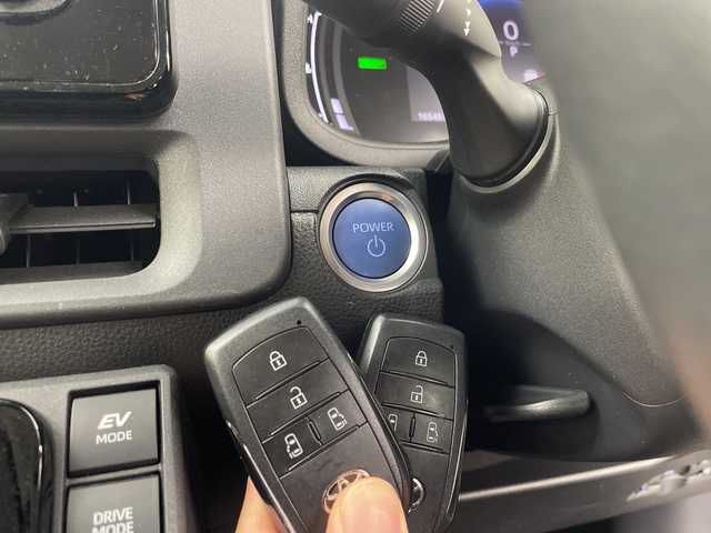 トヨタ シエンタ ハイブリッド Z 三重県 2022(令4)年 1.7万km ホワイトパールクリスタルシャイン /禁煙車//8型DA //全周囲カメラ //BSM //フルセグTV //トヨタセーフティーセンス //レーダークルコン //レーンキープアシスト //オートマチックハイビーム //両側パワスラ //ビルトインETC //前後コーナーセンサー