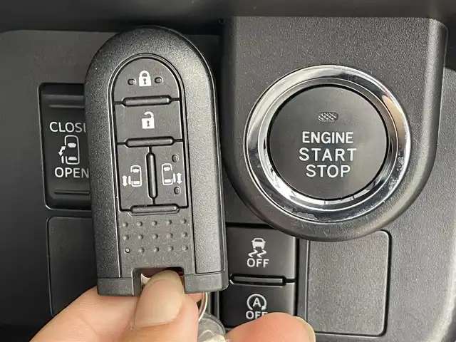 トヨタ タンク カスタムG S 群馬県 2017(平29)年 2.3万km ブラックマイカ/マゼンダベリーメタリック パノラミックビューモニター/=====/スマートシステムII/・衝突回避支援ブレーキ機能/・衝突警報/・車線逸脱警報/・誤発進抑制制御機能/・先行車発進お知らせ機能/純正7インチSDナビ【型番　NSCD-W66】/・FM/AM/CD/AUX/Bluetooth/ワンセグTV/前後ドライブレコーダー/ステアリングスイッチ/クルーズコントロール/両側パワースライドドア/プッシュスタート/スマートキー