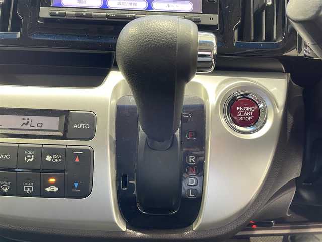 ホンダ Ｎ ＷＧＮ カスタム G 沖縄県 2015(平27)年 6.4万km ポリッシュドメタルメタリック (株)IDOMが運営する【じしゃロンコザ店】の自社ローン専用車両になりますこちらは現金またはオートローンご利用時の価格です。自社ローンご希望の方は別途その旨お申付け下さい/・純正ナビ/・バックカメラ/・Bluetooth接続/・TV/・DVD再生/・スマートキー/・プッシュスタート/・ETC/・クルーズコントロール/・ドライブレコーダー/・純正フロアマット/・純正アルミホイール/・オートライト
