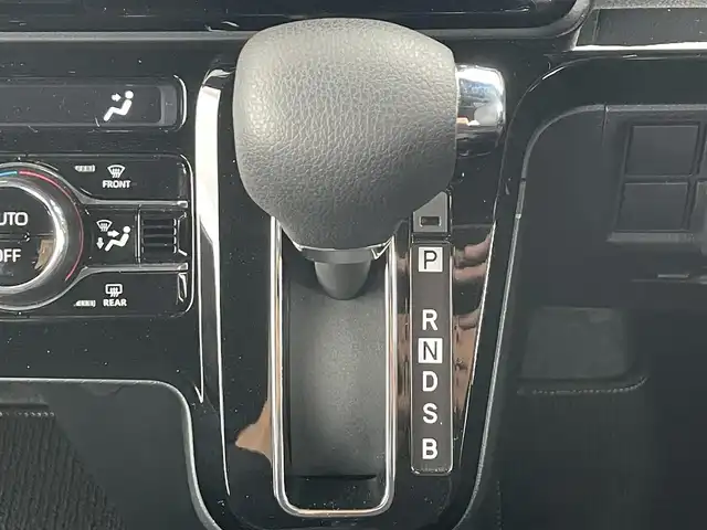 ダイハツ タント カスタム X 滋賀県 2019(令1)年 0.8万km ブライトシルバーメタリック 純正ナビ9型/・フルセグ/・Bluetooth/両側電動スライドドア/ハーフレザーシート/前方ドラレコ/オートリトラミラー/LEDオートヘッドライト/フォグ/ワンタッチウインカー/運転席ロングスライド/リアサイドカーテン/レーダー探知機/USB/TVキャンセラー
