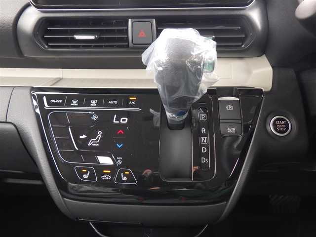 三菱 デリカミニ T プレミアム 千葉県 2025(令7)年 0.1千km アメジストブラック/シルキーホワイト T　PREMIUM　9型ディスプレイオーディオ（121/330）　サイドデカール（33440）/e-Assist/・衝突被害軽減ブレーキシステム（FCM）/・車線逸脱警報システム（LDW）/・誤発進抑制機能（前進＆後退時）（UMS）/・レーダークルーズコントロールシステム（ACC）/・オートマチックハイビーム[AHB]/マイパイロット/ハンズフリー両側パワースライドドア/ディスプレイオーディオ/【Apple CarPlay　Android Auto対応】/【Bluetooth接続】/マルチアラウンドモニター/デジタルインナーミラー/ハーフレザーシート/前席シートヒーター/革巻きステアリング/ステアリングヒーター/ステアリングスイッチ/LEDヘッドライト/フォグライト/ウインカーミラー/コーナーセンサー/純正15インチアルミホイル/サイド/カーテンエアバッグ/キーレスオペレーションシステム