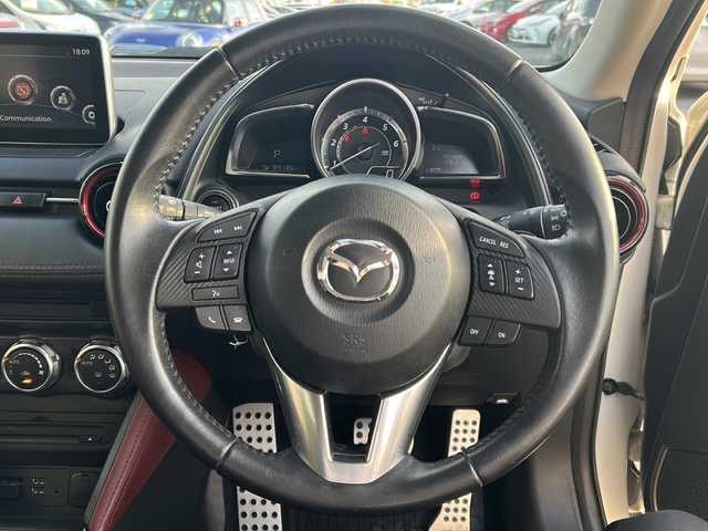 マツダ ＣＸ－３ XD ツーリング 香川県 2016(平28)年 5万km クリスタルホワイトパールマイカ 純正ナビ/・フルセグTV/・CD再生/・DVD再生/・Bluetooth接続/・バックカメラ/セーフティクルーズパッケージ／/・車線逸脱警報システム/・マツダレーダークルーズコントロール/・スマート・ブレーキ・サポート/・ハイ・ビーム・コントロールシステム/車高調/ブラインドスポットモニター/ヘッドアップディスプレイ/革巻きステアリング/社外１９インチアルミホイール/アイドリングストップ/プッシュスタート/LEDヘッドライト/ドアバイザー/ＥＴＣ/オートライト