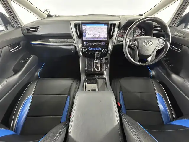 トヨタ アルファード S Cパッケージ 佐賀県 2020(令2)年 1.9万km ホワイトパールクリスタルシャイン アルパイン製11インチナビ/フルセグTV/CD/DVD/Bluetooth/アルパイン製12.8インチフリップダウンモニター/衝突被害軽減システム/バックカメラ/サイドカメラ/レーダークルーズコントロール/レーンアシスト/ロードサインアシスト/クリアランスソナー/オートマチックハイビーム/オートライト/前後ドライブレコーダー/3眼LEDヘッドライト/ETC2.0/両側パワースライドドア/パワーバックドア/合皮シート/運転席・助手席パワーシート/運転席メモリーシート/運転席・助手席シートヒーター/運転席・助手席エアシート/ステアリングヒーター/アルパイン製フロアマット/アルパイン製シートカバー/社外20インチアルミホイール/オートワイパー/スマートキー/スペアキー×１