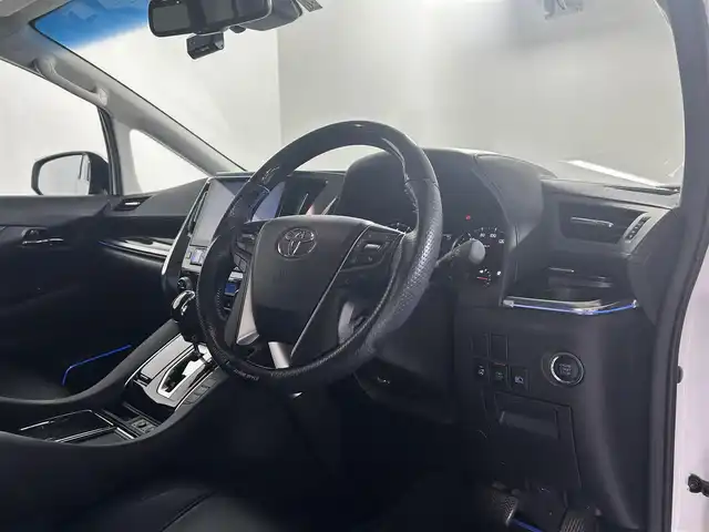 トヨタ アルファード S Cパッケージ 佐賀県 2020(令2)年 1.9万km ホワイトパールクリスタルシャイン アルパイン製11インチナビ/フルセグTV/CD/DVD/Bluetooth/アルパイン製12.8インチフリップダウンモニター/衝突被害軽減システム/バックカメラ/サイドカメラ/レーダークルーズコントロール/レーンアシスト/ロードサインアシスト/クリアランスソナー/オートマチックハイビーム/オートライト/前後ドライブレコーダー/3眼LEDヘッドライト/ETC2.0/両側パワースライドドア/パワーバックドア/合皮シート/運転席・助手席パワーシート/運転席メモリーシート/運転席・助手席シートヒーター/運転席・助手席エアシート/ステアリングヒーター/アルパイン製フロアマット/アルパイン製シートカバー/社外20インチアルミホイール/オートワイパー/スマートキー/スペアキー×１