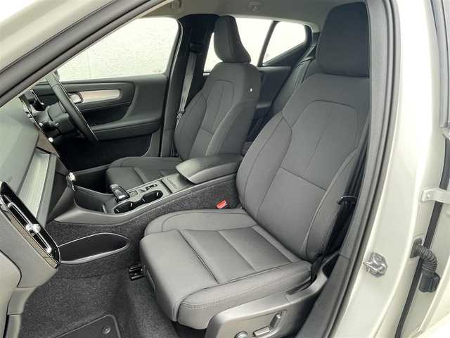 ボルボ ＸＣ４０ 東京都 2020(令2)年 3.9万km 白 純正HDDナビ/360°カメラ　/フルセグTV/ETC/AppleCarPlay/AndoroidAuto/デジタルメーター/PWシート/シートヒーター/LEDヘッドライト/オートハイビーム/ACC/BLIS/LKA/クロストラフィックアラート/純正18インチAW