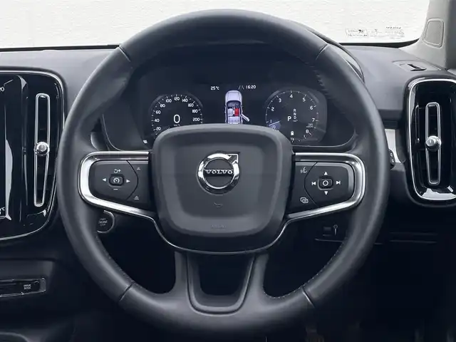 ボルボ ＸＣ４０ 東京都 2020(令2)年 3.9万km 白 純正HDDナビ/360°カメラ　/フルセグTV/ETC/AppleCarPlay/AndoroidAuto/デジタルメーター/PWシート/シートヒーター/LEDヘッドライト/オートハイビーム/ACC/BLIS/LKA/クロストラフィックアラート/純正18インチAW