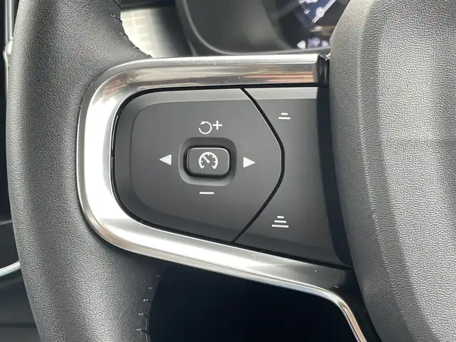 ボルボ ＸＣ４０ 東京都 2020(令2)年 3.9万km 白 純正HDDナビ/360°カメラ　/フルセグTV/ETC/AppleCarPlay/AndoroidAuto/デジタルメーター/PWシート/シートヒーター/LEDヘッドライト/オートハイビーム/ACC/BLIS/LKA/クロストラフィックアラート/純正18インチAW