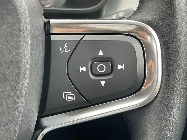 ボルボ ＸＣ４０ 東京都 2020(令2)年 3.9万km 白 純正HDDナビ/360°カメラ　/フルセグTV/ETC/AppleCarPlay/AndoroidAuto/デジタルメーター/PWシート/シートヒーター/LEDヘッドライト/オートハイビーム/ACC/BLIS/LKA/クロストラフィックアラート/純正18インチAW