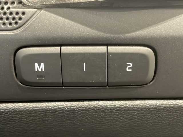 ボルボ ＸＣ４０ B4 モメンタム 新潟県 2021(令3)年 3.7万km グレー チルトアップ機構付き電動パノラマガラスサンルーフ/クライメートパッケージ/-シートヒーター/-ステアリングヒーター/インテリセーフ/-アダプティブクルーズコントロール/-レーンキープアシスト/-ブラインドスポットアシスト/-クロストラフィックアシスト/-コーナリングライト/-360°カメラ/純正HDDナビ/ETC/ドライブレコーダー/パワーバックドア/メモリ付きパワーシート/純正18インチアルミホイール/LEDヘッドライト/オートブレーキホールド/スマートキー