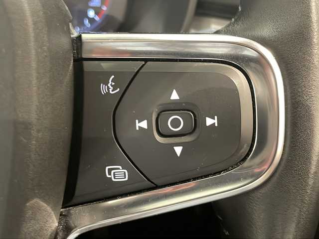ボルボ ＸＣ４０ B4 モメンタム 新潟県 2021(令3)年 3.7万km グレー チルトアップ機構付き電動パノラマガラスサンルーフ/クライメートパッケージ/-シートヒーター/-ステアリングヒーター/インテリセーフ/-アダプティブクルーズコントロール/-レーンキープアシスト/-ブラインドスポットアシスト/-クロストラフィックアシスト/-コーナリングライト/-360°カメラ/純正HDDナビ/ETC/ドライブレコーダー/パワーバックドア/メモリ付きパワーシート/純正18インチアルミホイール/LEDヘッドライト/オートブレーキホールド/スマートキー