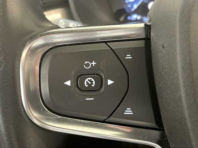 ボルボ ＸＣ４０ B4 モメンタム 新潟県 2021(令3)年 3.7万km グレー チルトアップ機構付き電動パノラマガラスサンルーフ/クライメートパッケージ/-シートヒーター/-ステアリングヒーター/インテリセーフ/-アダプティブクルーズコントロール/-レーンキープアシスト/-ブラインドスポットアシスト/-クロストラフィックアシスト/-コーナリングライト/-360°カメラ/純正HDDナビ/ETC/ドライブレコーダー/パワーバックドア/メモリ付きパワーシート/純正18インチアルミホイール/LEDヘッドライト/オートブレーキホールド/スマートキー