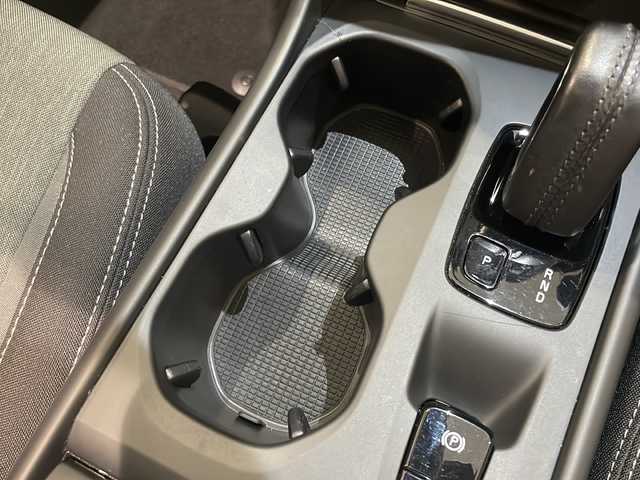 ボルボ ＸＣ４０ B4 モメンタム 新潟県 2021(令3)年 3.7万km グレー チルトアップ機構付き電動パノラマガラスサンルーフ/クライメートパッケージ/-シートヒーター/-ステアリングヒーター/インテリセーフ/-アダプティブクルーズコントロール/-レーンキープアシスト/-ブラインドスポットアシスト/-クロストラフィックアシスト/-コーナリングライト/-360°カメラ/純正HDDナビ/ETC/ドライブレコーダー/パワーバックドア/メモリ付きパワーシート/純正18インチアルミホイール/LEDヘッドライト/オートブレーキホールド/スマートキー
