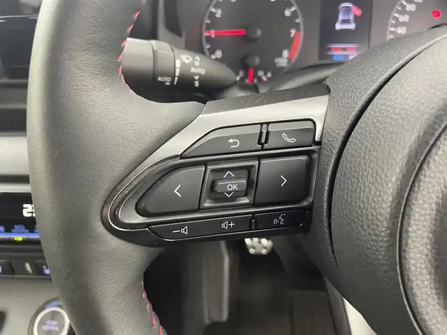 トヨタ ＧＲヤリス 富山県 2020(令2)年 0.8万km プラチナホワイトパールマイカ 4WD/純正ナビ（AM/FM/USB/BT）/フルセグTV/バックカメラ/ヘッドアップディスプレイ/トヨタセーフティセンス/レーダークルーズコントロール/プリクラッシュセーフティ/レーンキープアシスト/ロードサインアシスト/ブラインドスポットモニター/アダプティブハイビーム/LEDヘッドライト/ハーフレザーシート/前席シートヒーター/ビルトインETC2.0/ドライブレコーダー前後/純正18インチAW/スマートキー/プッシュスタート/GRフロアマット/アイドリングストップ