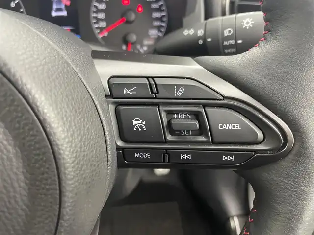 トヨタ ＧＲヤリス 富山県 2020(令2)年 0.8万km プラチナホワイトパールマイカ 4WD/純正ナビ（AM/FM/USB/BT）/フルセグTV/バックカメラ/ヘッドアップディスプレイ/トヨタセーフティセンス/レーダークルーズコントロール/プリクラッシュセーフティ/レーンキープアシスト/ロードサインアシスト/ブラインドスポットモニター/アダプティブハイビーム/LEDヘッドライト/ハーフレザーシート/前席シートヒーター/ビルトインETC2.0/ドライブレコーダー前後/純正18インチAW/スマートキー/プッシュスタート/GRフロアマット/アイドリングストップ