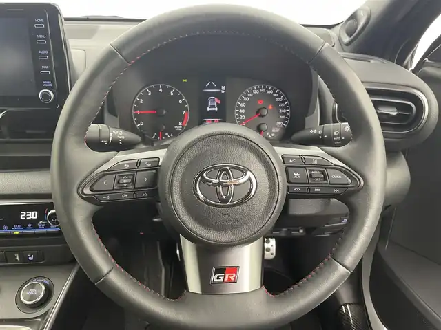トヨタ ＧＲヤリス 富山県 2020(令2)年 0.8万km プラチナホワイトパールマイカ 4WD/純正ナビ（AM/FM/USB/BT）/フルセグTV/バックカメラ/ヘッドアップディスプレイ/トヨタセーフティセンス/レーダークルーズコントロール/プリクラッシュセーフティ/レーンキープアシスト/ロードサインアシスト/ブラインドスポットモニター/アダプティブハイビーム/LEDヘッドライト/ハーフレザーシート/前席シートヒーター/ビルトインETC2.0/ドライブレコーダー前後/純正18インチAW/スマートキー/プッシュスタート/GRフロアマット/アイドリングストップ