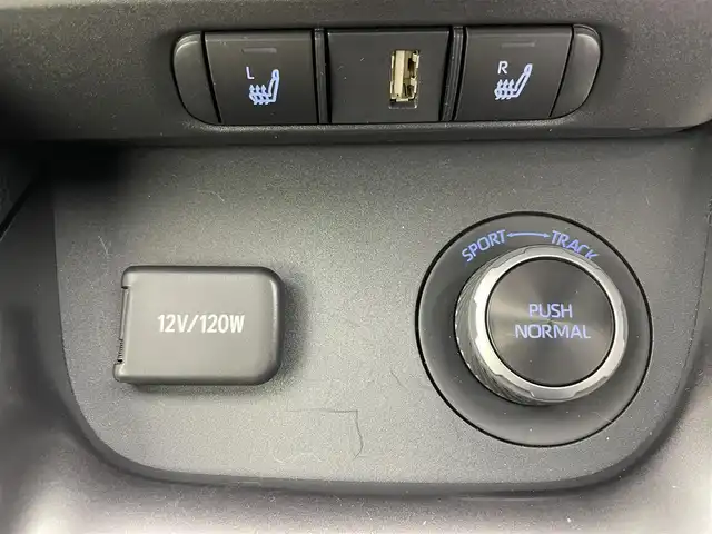 トヨタ ＧＲヤリス 富山県 2020(令2)年 0.8万km プラチナホワイトパールマイカ 4WD/純正ナビ（AM/FM/USB/BT）/フルセグTV/バックカメラ/ヘッドアップディスプレイ/トヨタセーフティセンス/レーダークルーズコントロール/プリクラッシュセーフティ/レーンキープアシスト/ロードサインアシスト/ブラインドスポットモニター/アダプティブハイビーム/LEDヘッドライト/ハーフレザーシート/前席シートヒーター/ビルトインETC2.0/ドライブレコーダー前後/純正18インチAW/スマートキー/プッシュスタート/GRフロアマット/アイドリングストップ