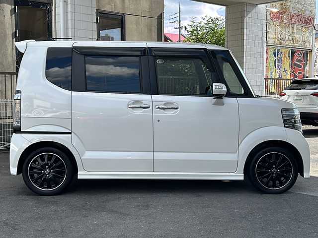 ホンダ Ｎ ＢＯＸ 2トーン カスタム ターボSSパッケージ 京都府 2017(平29)年 7.5万km プレミアムホワイトパールⅡ ケンウッドナビ/　(MDV-D304)　/ワンセグＴＶ　/CTBA/禁煙車　/両側電動スライドドア/バックカメラ　/ターボ　/クルーズコントロール/パドルシフト　/スマートキー　/ハーフレザー　/前席シートヒーター　/純正ＡＷ１５インチ　/ウィンカーミラー　/電格ミラー/純正ビルトインETC/パワーステアリング/パワーウィンドウ/AAC/CD再生機能/USB/AUX/リアスポイラー/横滑り防止/オートライト/フォグランプ/Wサイドエアバッグ/カーテンエアバッグ