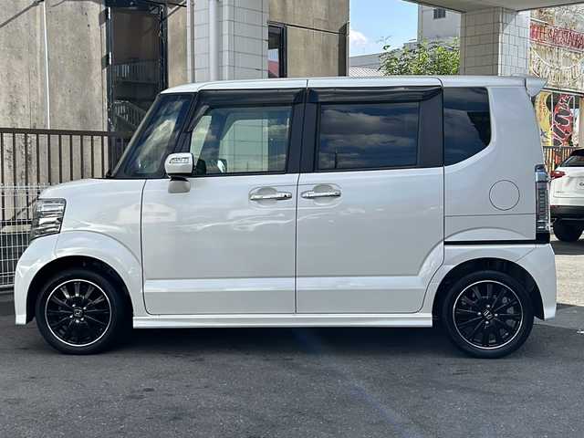 ホンダ Ｎ ＢＯＸ 2トーン カスタム ターボSSパッケージ 京都府 2017(平29)年 7.5万km プレミアムホワイトパールⅡ ケンウッドナビ/　(MDV-D304)　/ワンセグＴＶ　/CTBA/禁煙車　/両側電動スライドドア/バックカメラ　/ターボ　/クルーズコントロール/パドルシフト　/スマートキー　/ハーフレザー　/前席シートヒーター　/純正ＡＷ１５インチ　/ウィンカーミラー　/電格ミラー/純正ビルトインETC/パワーステアリング/パワーウィンドウ/AAC/CD再生機能/USB/AUX/リアスポイラー/横滑り防止/オートライト/フォグランプ/Wサイドエアバッグ/カーテンエアバッグ