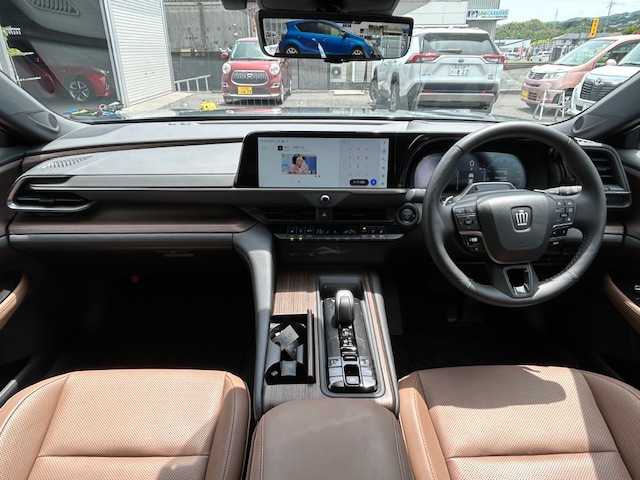 トヨタ クラウン Z 茨城県 2024(令6)年 1.2万km マッシブグレー ブラックパッケージ/純正ナビ/車外カメラ（バック・サイド）/ブラインドスポットアシスト/デジタルインナーミラー/ETC2.0/レーダークルーズコントロール/メモリ機能付きパワーシート/シートヒーター/エアシート/コーナーセンサー/LEDライト/純正AW