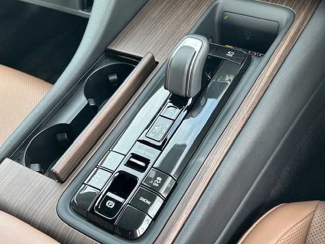トヨタ クラウン Z 茨城県 2024(令6)年 1.2万km マッシブグレー ブラックパッケージ/純正ナビ/車外カメラ（バック・サイド）/ブラインドスポットアシスト/デジタルインナーミラー/ETC2.0/レーダークルーズコントロール/メモリ機能付きパワーシート/シートヒーター/エアシート/コーナーセンサー/LEDライト/純正AW