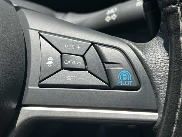 日産 セレナ ハイウェイスター Vセレクション 香川県 2017(平29)年 2.9万km マルーンレッド 2トーン フリップダウンモニター/アラウンドビューモニター/エマージェンシーブレーキ/インテリジェントルームミラー/LEDヘッドライト/プロパイロット/フルセグTV/両側パワースライドドア/オートブレーキホールド/コーナーセンサー/ステアリングスイッチ/アイドリングストップ/バイザー/純正フロアマット/プッシュスタート/横滑り防止装置/ドライブレコダー/ETC/スマートキー