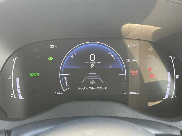 トヨタ ヤリスクロス ハイブリッド Z ウルバーノ 滋賀県 2025(令7)年 0.1万km未満 ブラックマイカ/プラチナホワイトパールマイカ ワンオーナー/8型ディスプレイオーディオPLUS/（ナビ/フルセグ/Bluetooth/カープレイ）/Toyota Safety Sense/・プリクラッシュセーフティ/・LTA＋LDA/・レーダークルーズコントロール/・オートハイビーム/・ロードサインアシスト/・ドライバー異常時対応システム/・プロアクティブドライビングアシスト/・発信遅れ告知機能/トヨタチームメイト（自動駐車）/パーキングサポートブレーキ/全方位カメラ（床下透過表示）/ブラインドスポットモニター/＋安心降車アシスト/運転席パワーシート/シートヒーター/アクセサリーコンセント/パワーバックドア