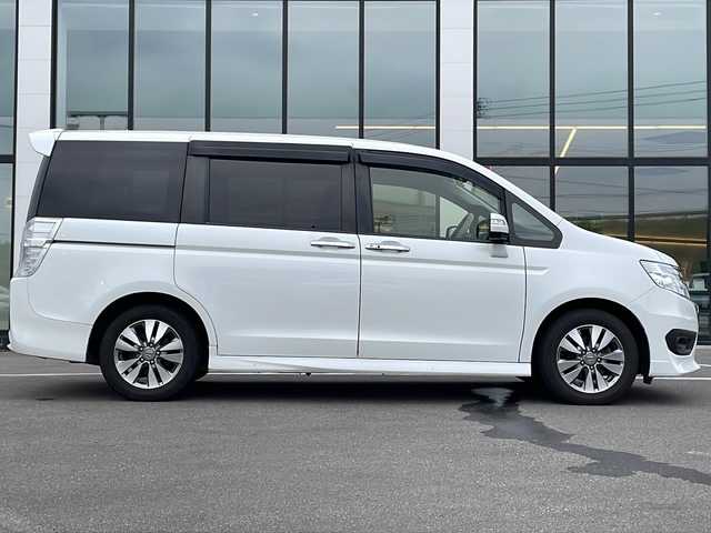ホンダ ステップワゴン スパーダ Zi 青森県 2012(平24)年 9万km パール ・4WD/・寒冷地仕様/・純正ナビ/・BT接続/・バックカメラ/・３６０度カメラ/・フリップダウンモニター/・衝突軽減ブレーキ/・クルーズコントロール/・フロントガラスデアイサー/・アイドリングストップ/・ビルトインETC/・ステアリングリモコン/・パドルシフト/・革巻きステアリング/・両側パワースライド/・HIDオートライト/・フォグランプ/・純正16インチアルミホイール