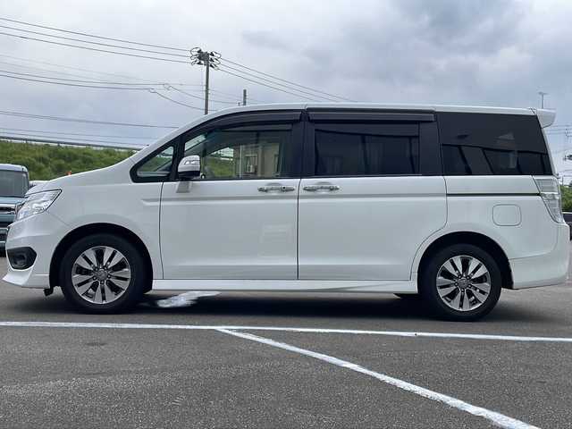 ホンダ ステップワゴン スパーダ Zi 青森県 2012(平24)年 9万km パール ・4WD/・寒冷地仕様/・純正ナビ/・BT接続/・バックカメラ/・３６０度カメラ/・フリップダウンモニター/・衝突軽減ブレーキ/・クルーズコントロール/・フロントガラスデアイサー/・アイドリングストップ/・ビルトインETC/・ステアリングリモコン/・パドルシフト/・革巻きステアリング/・両側パワースライド/・HIDオートライト/・フォグランプ/・純正16インチアルミホイール