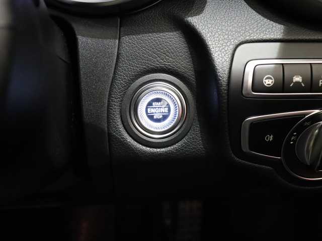 メルセデス・ベンツ Ｃ２２０ｄ アバンギャルド　AMGライン 静岡県 2019(令1)年 4.9万km ポーラホワイト 黒革/純正ナビ/フルセグTV/ACC/BSM/LKA/インテリジェントライトシステム/パドルシフト/アンビエントライト/キーレスゴー/純正ドアバイザー