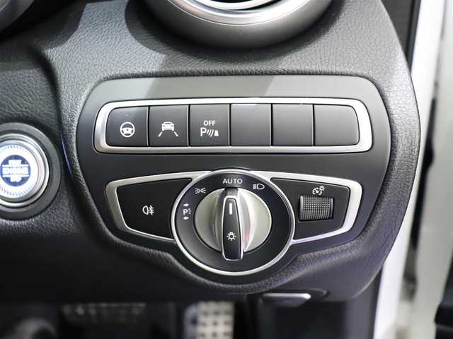 メルセデス・ベンツ Ｃ２２０ｄ アバンギャルド　AMGライン 静岡県 2019(令1)年 4.9万km ポーラホワイト 黒革/純正ナビ/フルセグTV/ACC/BSM/LKA/インテリジェントライトシステム/パドルシフト/アンビエントライト/キーレスゴー/純正ドアバイザー