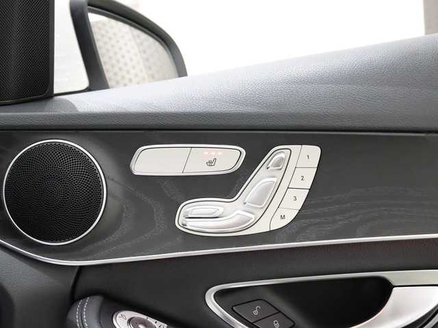 メルセデス・ベンツ Ｃ２２０ｄ アバンギャルド　AMGライン 静岡県 2019(令1)年 4.9万km ポーラホワイト 黒革/純正ナビ/フルセグTV/ACC/BSM/LKA/インテリジェントライトシステム/パドルシフト/アンビエントライト/キーレスゴー/純正ドアバイザー