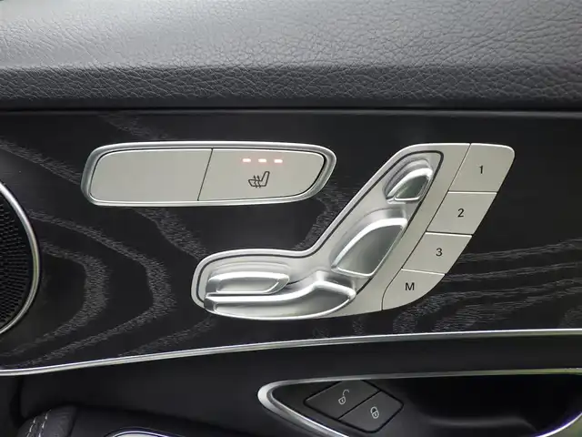 メルセデス・ベンツ Ｃ２２０ｄ アバンギャルド　AMGライン 千葉県 2019(令1)年 4.9万km ポーラホワイト アクティブブレーキアシスト/ブラインドスポットアシスト/レーンチェンジアシスト/レーンキーピングアシスト/アテンションアシスト/ディストロニック/ブラックレザーシート/前席パワーシート/シートヒーター/純正HDDナビ/地デジTV/【Bluetooth接続】/バックカメラ/革巻きステアリング/ステアリングスイッチ/パドルシフト/ETC（2.0）/LEDヘッドライト/ウインカーミラー/パークトロニック/純正18インチアルミホイル/サイド/カーテンエアバッグ/キーレスゴー