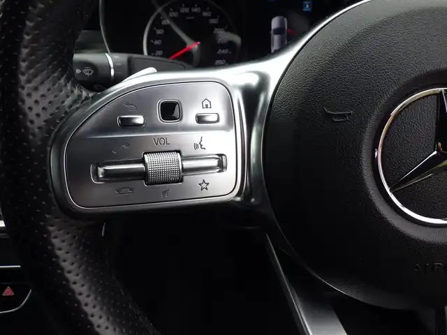 メルセデス・ベンツ Ｃ２２０ｄ アバンギャルド　AMGライン 千葉県 2019(令1)年 4.9万km ポーラホワイト アクティブブレーキアシスト/ブラインドスポットアシスト/レーンチェンジアシスト/レーンキーピングアシスト/アテンションアシスト/ディストロニック/ブラックレザーシート/前席パワーシート/シートヒーター/純正HDDナビ/地デジTV/【Bluetooth接続】/バックカメラ/革巻きステアリング/ステアリングスイッチ/パドルシフト/ETC（2.0）/LEDヘッドライト/ウインカーミラー/パークトロニック/純正18インチアルミホイル/サイド/カーテンエアバッグ/キーレスゴー