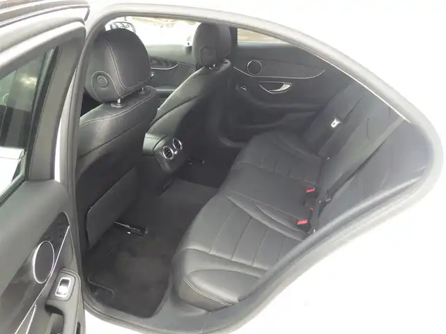 メルセデス・ベンツ Ｃ２２０ｄ アバンギャルド　AMGライン 千葉県 2019(令1)年 4.9万km ポーラホワイト アクティブブレーキアシスト/ブラインドスポットアシスト/レーンチェンジアシスト/レーンキーピングアシスト/アテンションアシスト/ディストロニック/ブラックレザーシート/前席パワーシート/シートヒーター/純正HDDナビ/地デジTV/【Bluetooth接続】/バックカメラ/革巻きステアリング/ステアリングスイッチ/パドルシフト/ETC（2.0）/LEDヘッドライト/ウインカーミラー/パークトロニック/純正18インチアルミホイル/サイド/カーテンエアバッグ/キーレスゴー