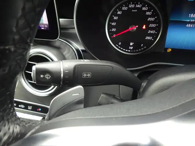 メルセデス・ベンツ Ｃ２２０ｄ アバンギャルド　AMGライン 千葉県 2019(令1)年 4.9万km ポーラホワイト アクティブブレーキアシスト/ブラインドスポットアシスト/レーンチェンジアシスト/レーンキーピングアシスト/アテンションアシスト/ディストロニック/ブラックレザーシート/前席パワーシート/シートヒーター/純正HDDナビ/地デジTV/【Bluetooth接続】/バックカメラ/革巻きステアリング/ステアリングスイッチ/パドルシフト/ETC（2.0）/LEDヘッドライト/ウインカーミラー/パークトロニック/純正18インチアルミホイル/サイド/カーテンエアバッグ/キーレスゴー