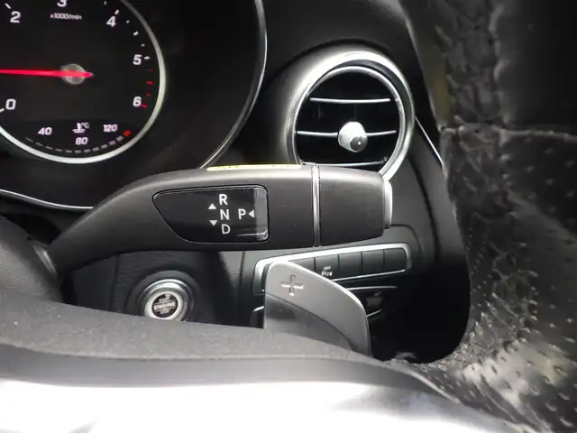 メルセデス・ベンツ Ｃ２２０ｄ アバンギャルド　AMGライン 千葉県 2019(令1)年 4.9万km ポーラホワイト アクティブブレーキアシスト/ブラインドスポットアシスト/レーンチェンジアシスト/レーンキーピングアシスト/アテンションアシスト/ディストロニック/ブラックレザーシート/前席パワーシート/シートヒーター/純正HDDナビ/地デジTV/【Bluetooth接続】/バックカメラ/革巻きステアリング/ステアリングスイッチ/パドルシフト/ETC（2.0）/LEDヘッドライト/ウインカーミラー/パークトロニック/純正18インチアルミホイル/サイド/カーテンエアバッグ/キーレスゴー